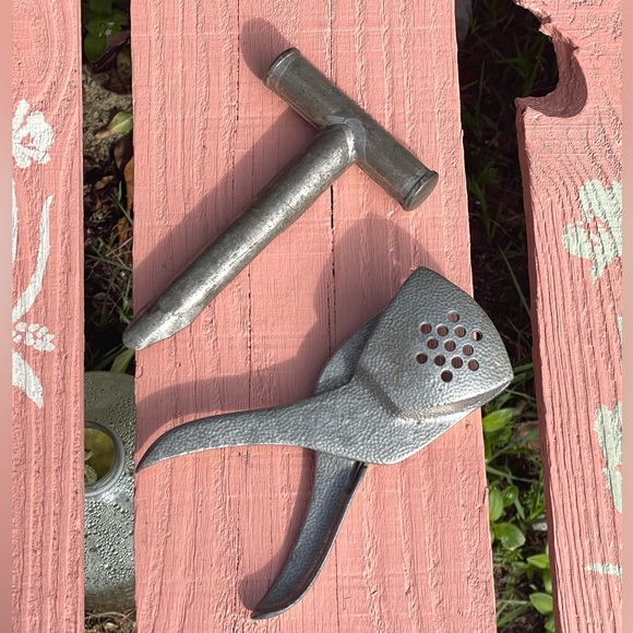 Vintage Metal Kitchen Tools Cast Iron Citrus Squeezer & Tin Apple Corer - Picture 3 of 3